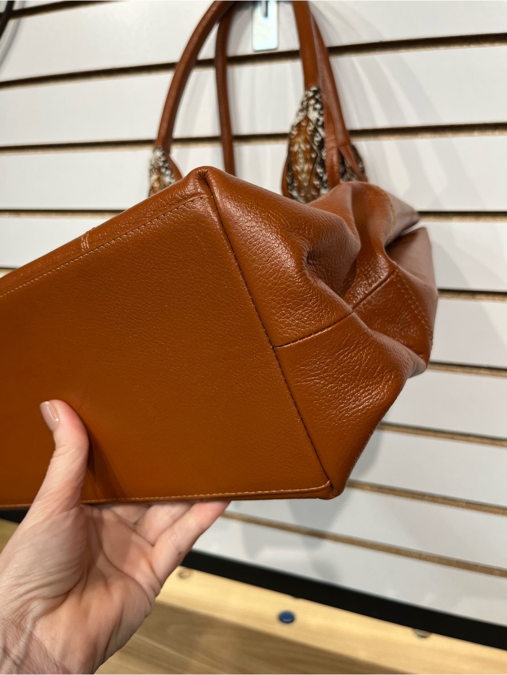 Faux leather bag with SW style accents - Picture 4 of 12